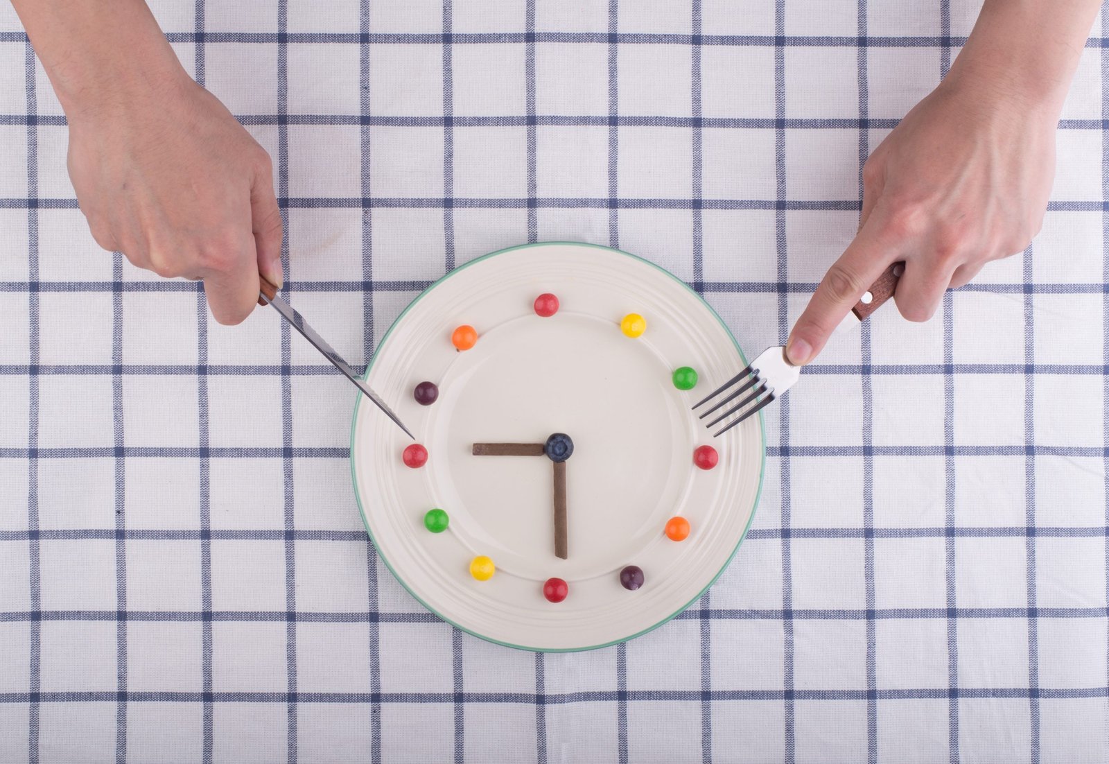Intermittent fasting is a kind of consuming plan which is predicated on scheduled and common switching between fasting and consuming.